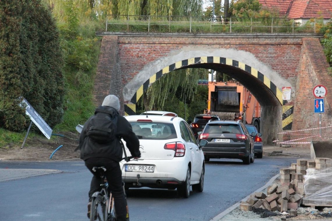 Przywrócili ruch pod wiaduktem w Oleśnicy