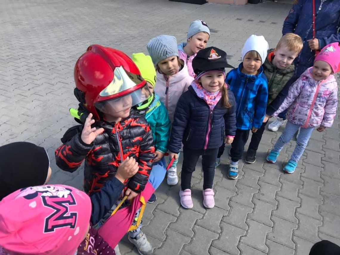 Pszczółki i Żabki z Zielonej Żabki w Oleśnicy u strażaków Pszczółki i Żabki z Zielonej Żabki w Oleśnicy u strażaków