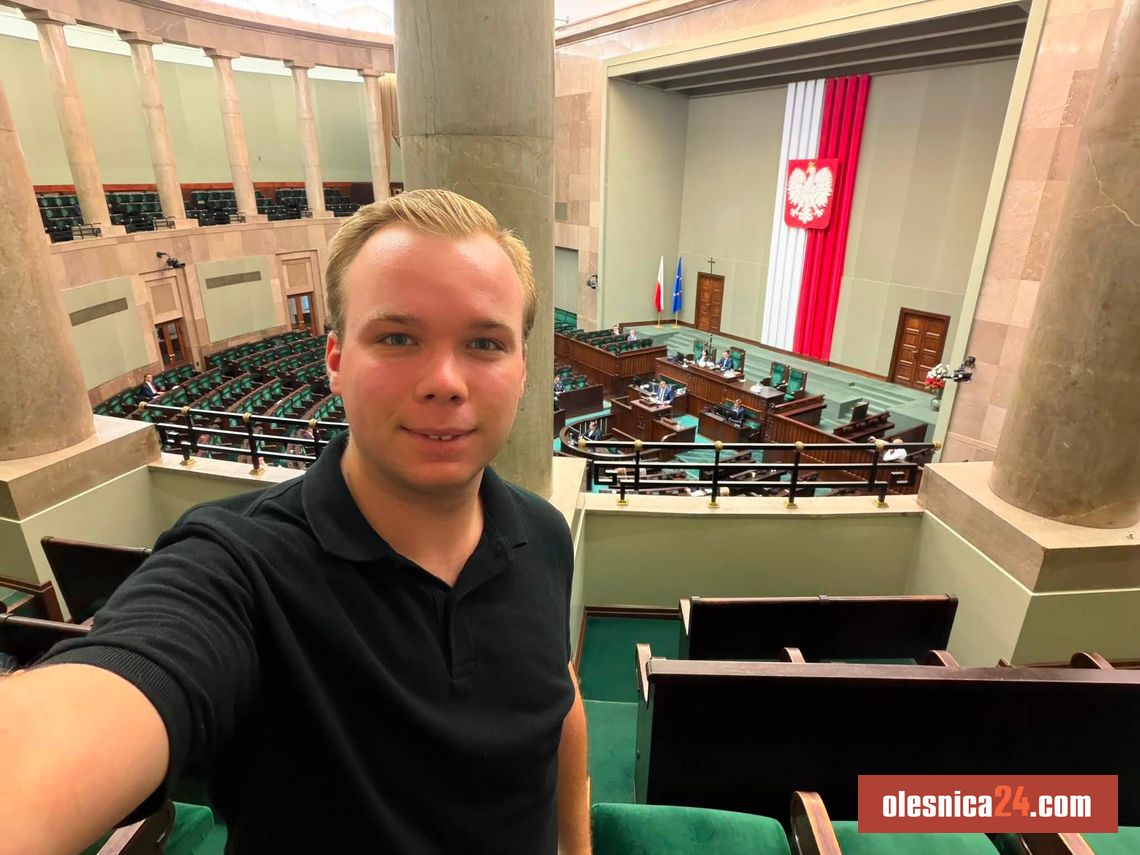 Radny z Oleśnicy na czytaniu obywatelskiego projektu ustawy Radny z Oleśnicy na czytaniu obywatelskiego projektu ustawy
