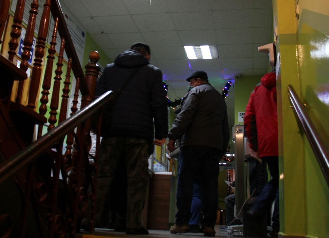 Rano około 150 osób stało pod przychodnią na Hallera w Oleśnicy