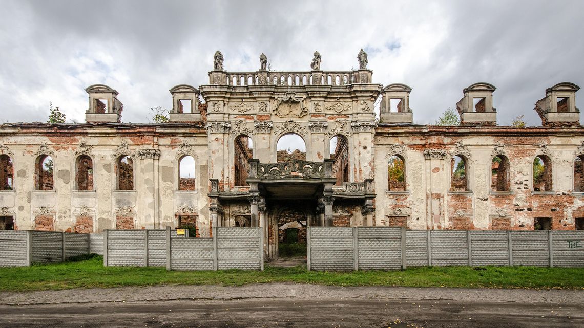 Refleksyjna niedziela w Goszczu: Pałac jako świadek pokoleń (ROLKA)