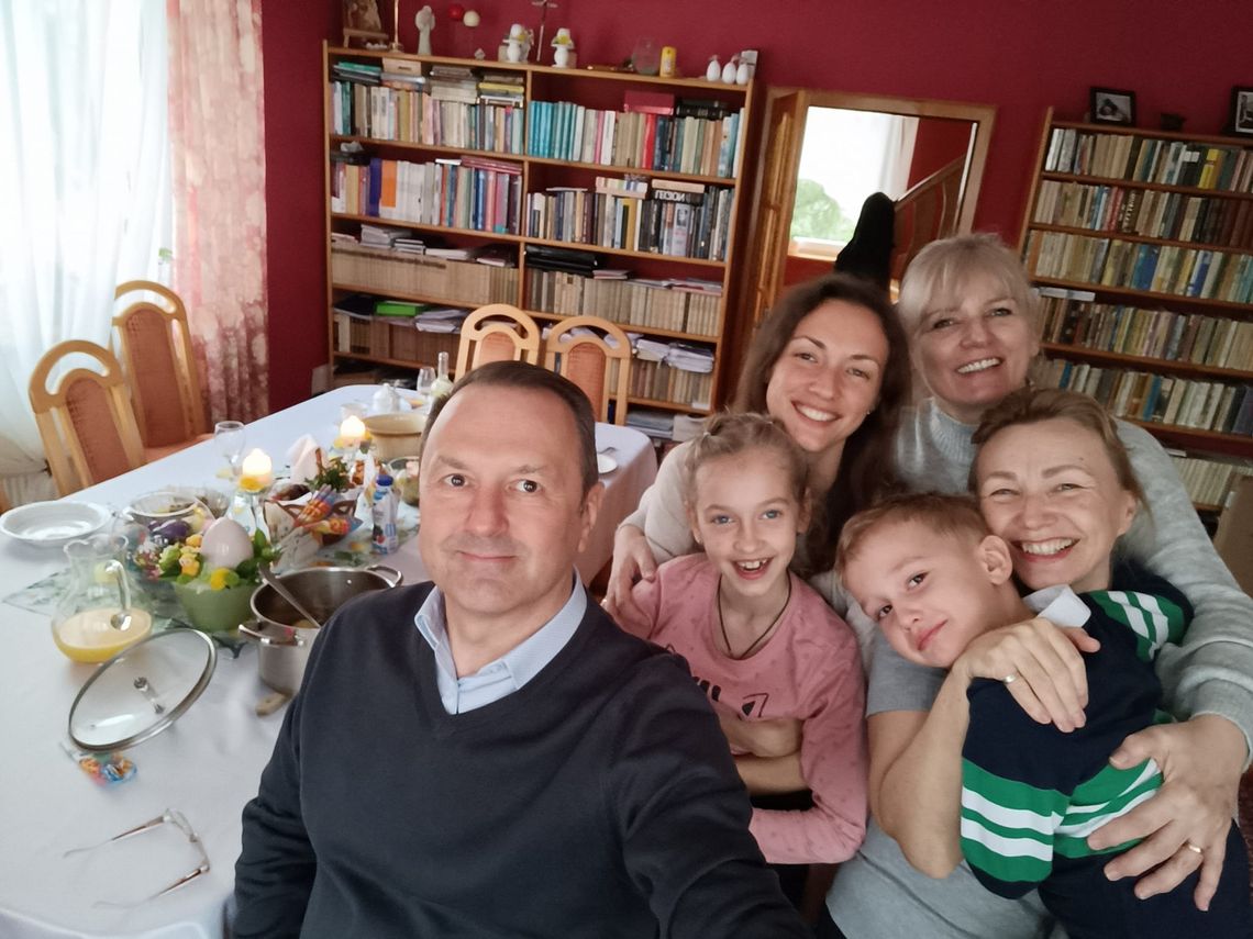Rodzina lekarzy z Oleśnicy świętuje z uchodźcami