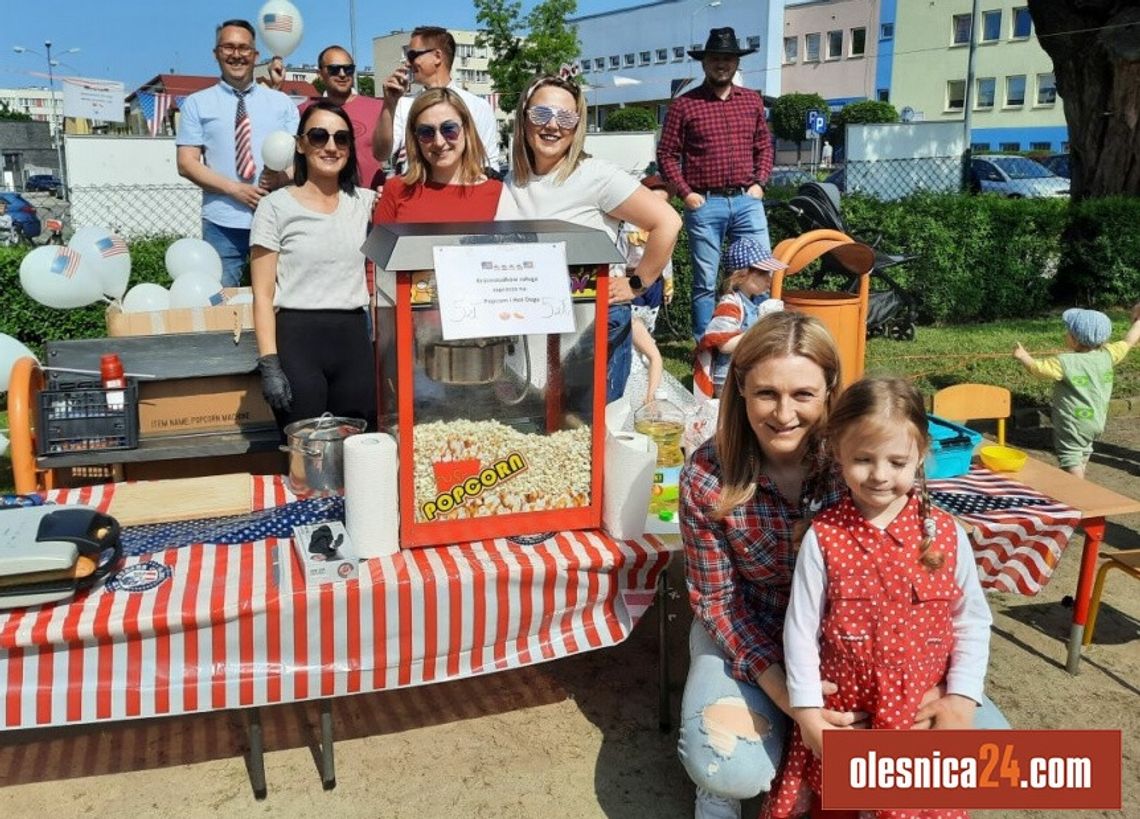 Rodziny na festynie w oleśnickim przedszkolu