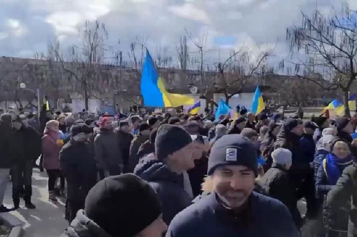 Rosjanie otworzyli ogień do protestujących w Nowej Kachowce! 