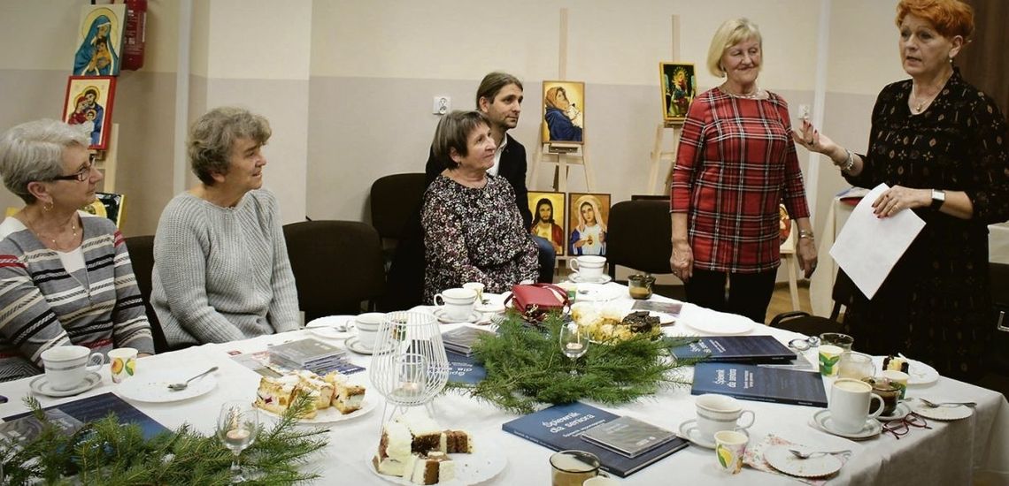 Rozmowy w Bierutowie przy ikonach 