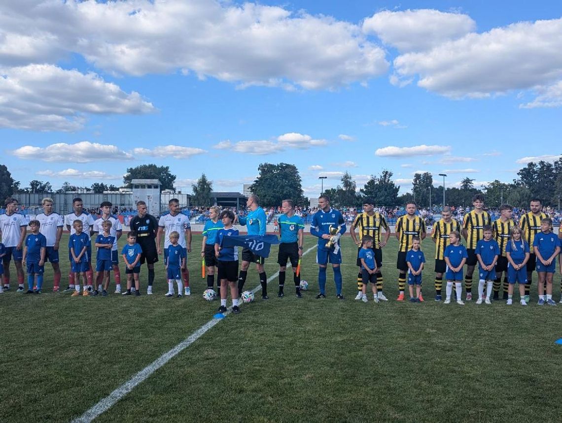 Piłkarskie derby Oleśnicy dla beniaminka! NA ŻYWO