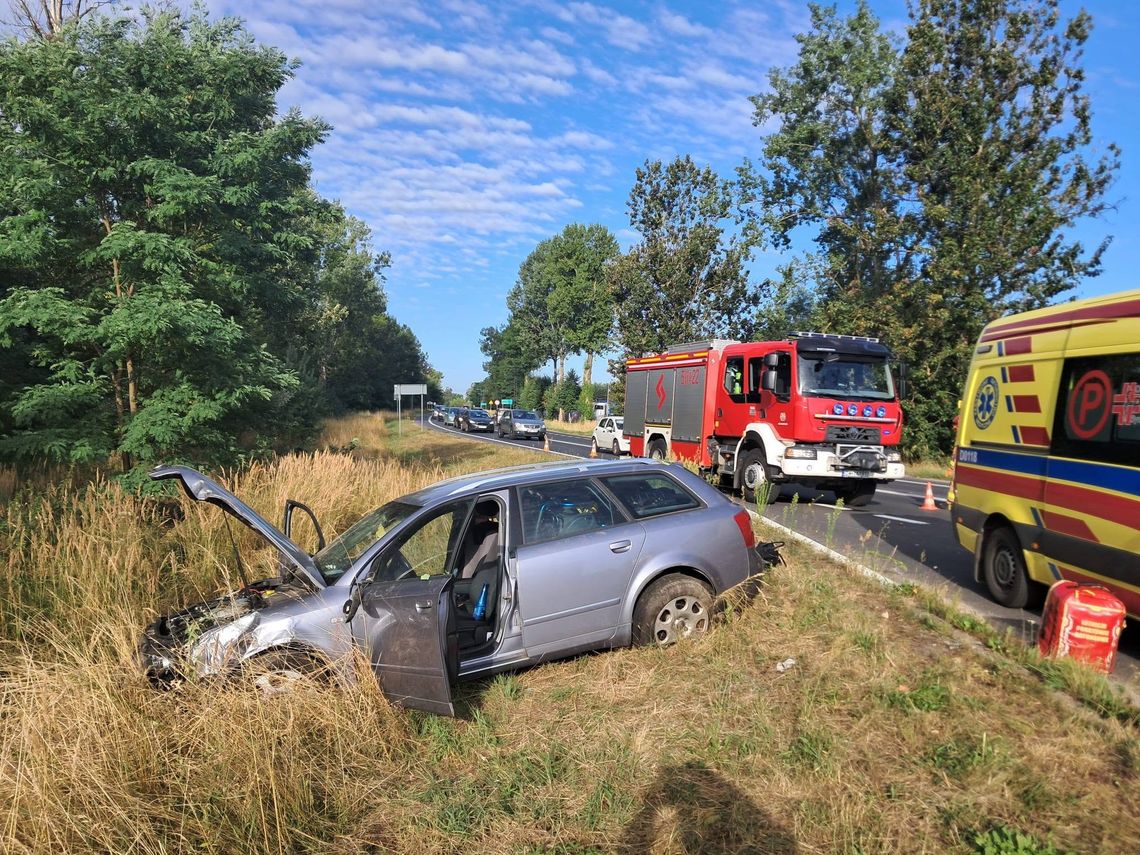 Samochód osobowy dachował w Ligocie Polskiej. Na miejscu służby ratunkowe