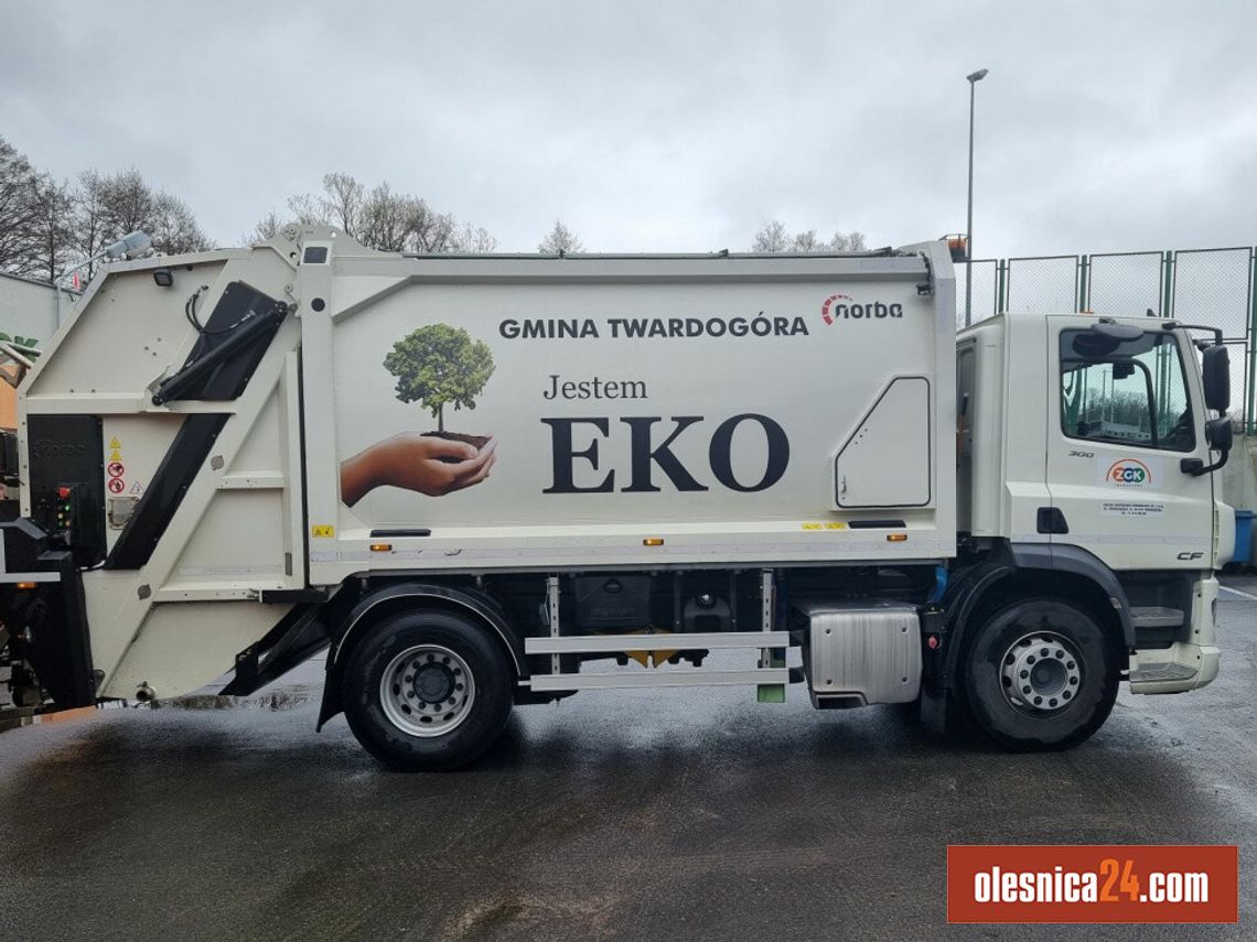 Samochody ZGK w Twardogórze zbierają odpady i edukują. W jaki sposób?