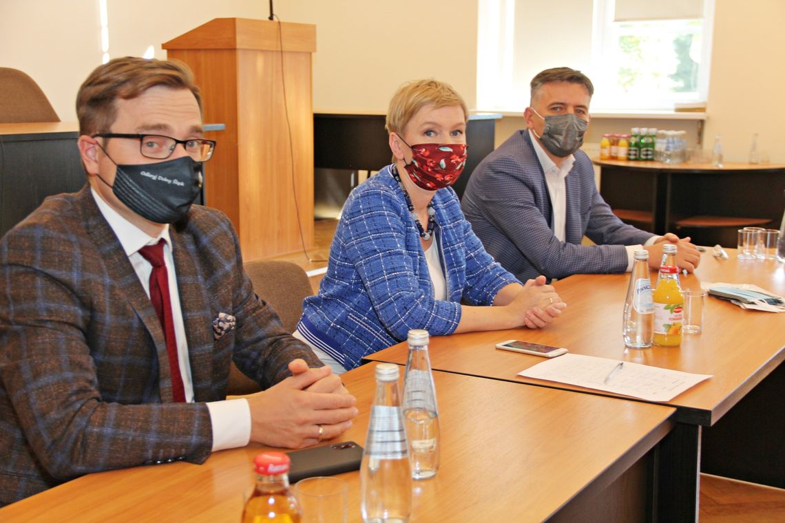 Samorządowcy rozmawiali w Starostwie z posłanką i wicemarszałkiem