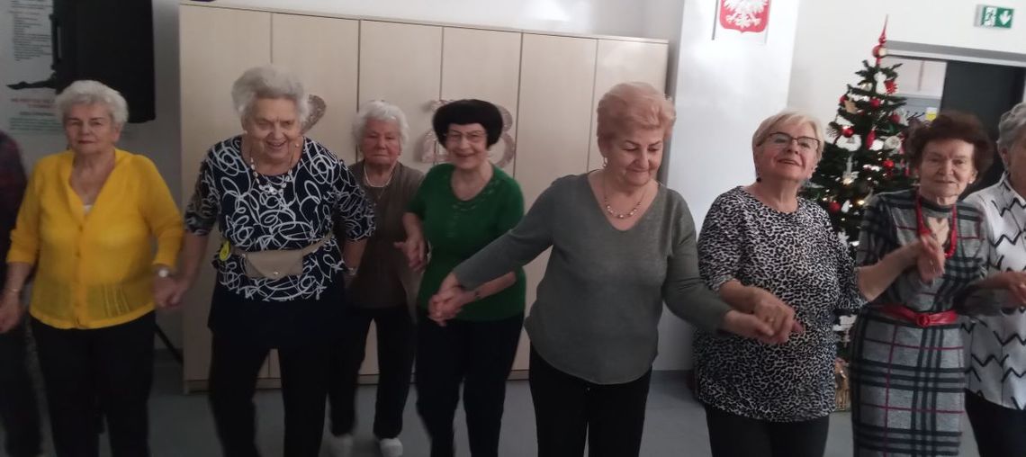 Seniorzy rozpoczęli świętowanie Seniorzy rozpoczęli świętowanie