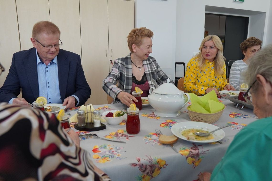 Seniorzy z Oleśnicy na przedświątecznym spotkaniu