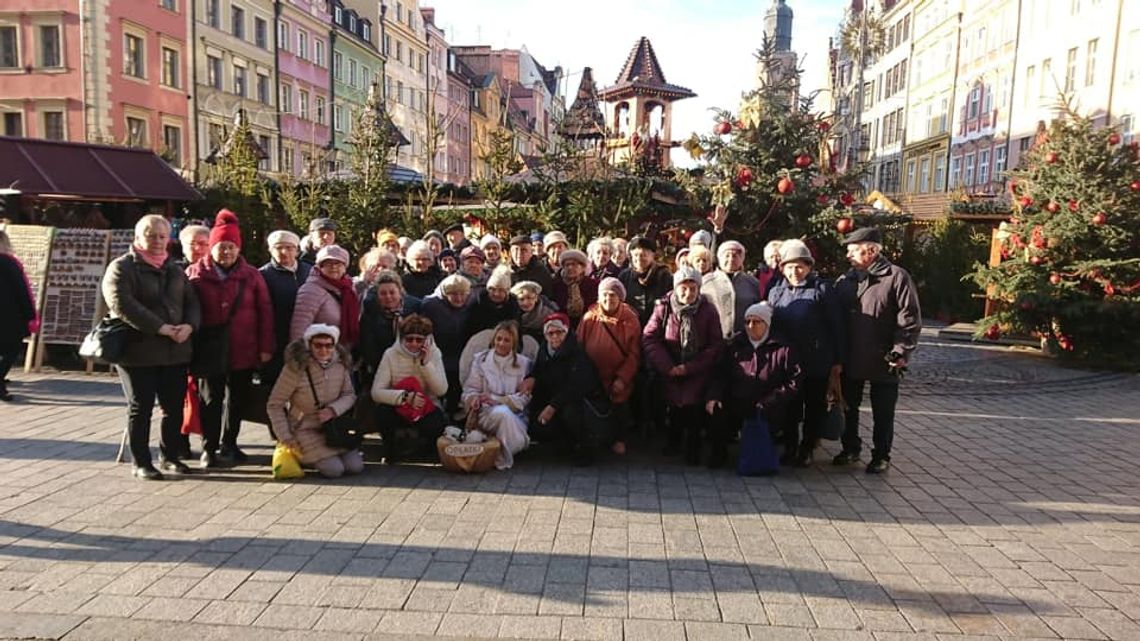 Seniorzy z Oleśnicy pieką pierniki Seniorzy z Oleśnicy pieką pierniki