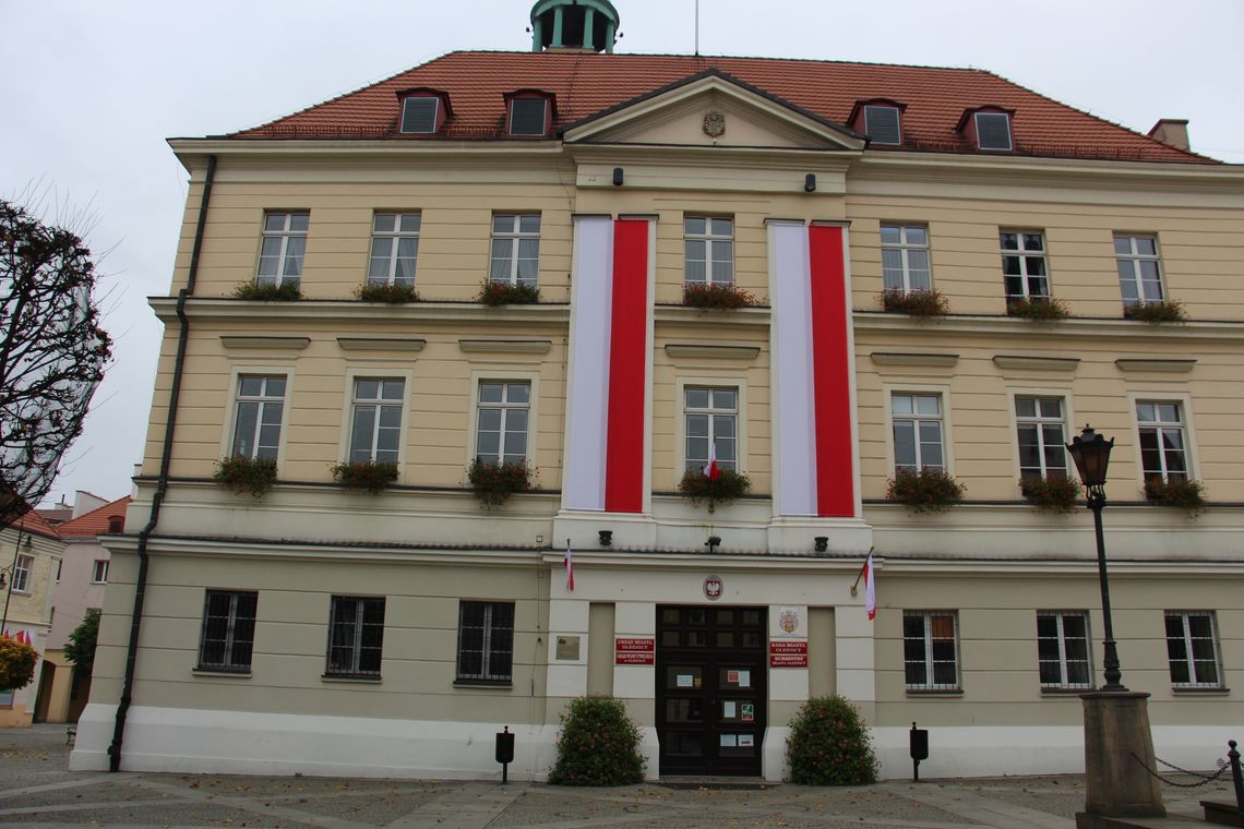 Siedlecki i Sarna proponują, aby radni obniżyli diety, a burmistrz pensję 