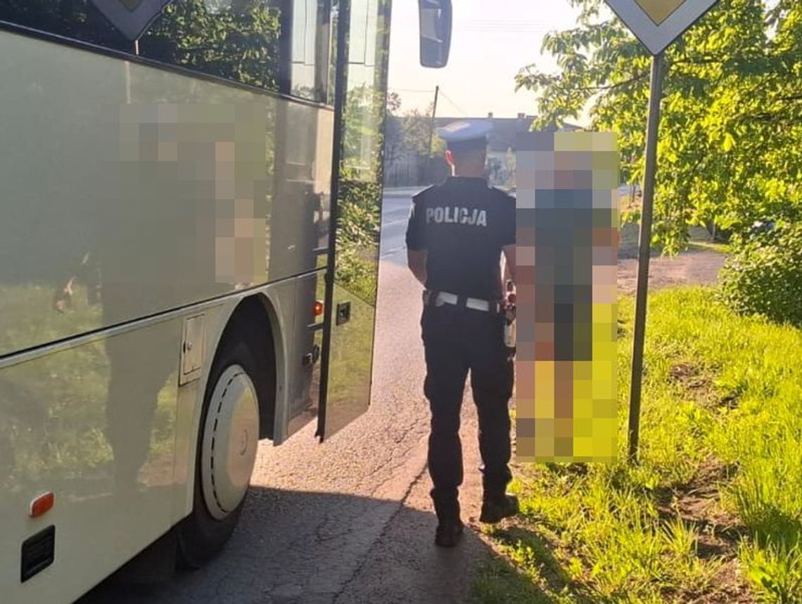 Skandal! Nietrzeźwy kierowca autokaru złapany przez policję w Oleśnicy Skandal! Nietrzeźwy kierowca autokaru złapany przez policję w Oleśnicy