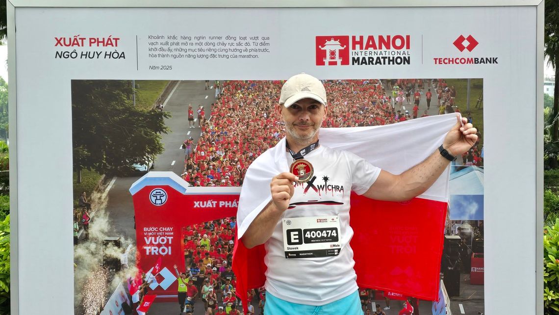 Sławek Wiatr z Oleśnicy podbił Hanoi. Maraton ukończył w ekstremalnych warunkach Sławek Wiatr z Oleśnicy podbił Hanoi. Maraton ukończył w ekstremalnych warunkach