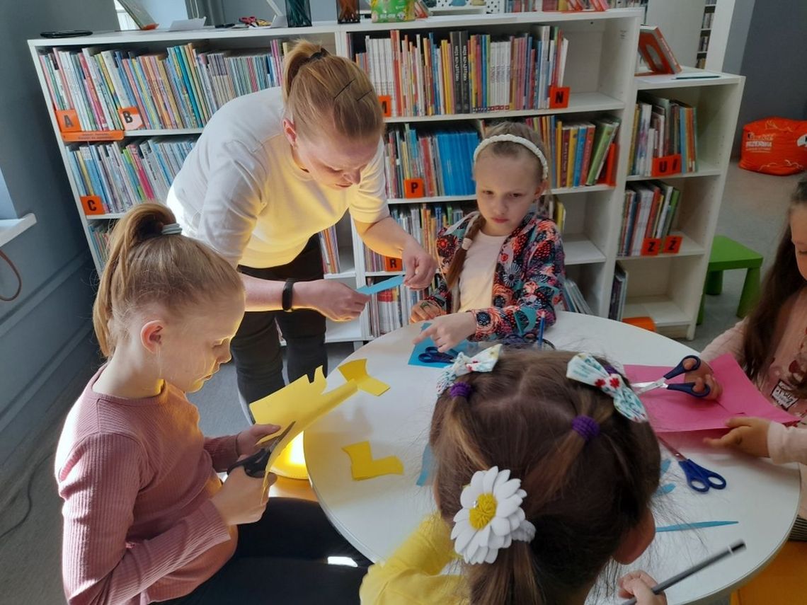 Słoń bohaterem zajęć dla dzieci z Ukrainy w bibliotece w Oleśnicy