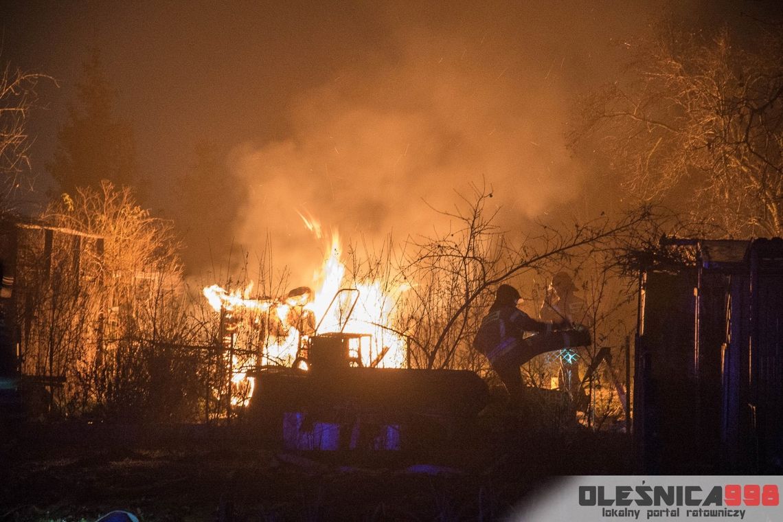 Słup ognia na działkach w Oleśnicy