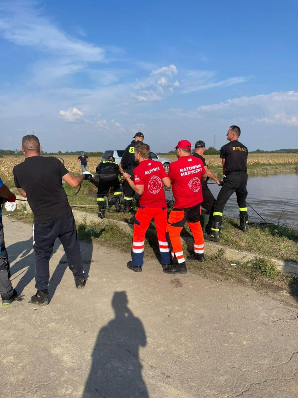 Służby Ratownicze z Oleśnicy pomagają w okolicach Oławy