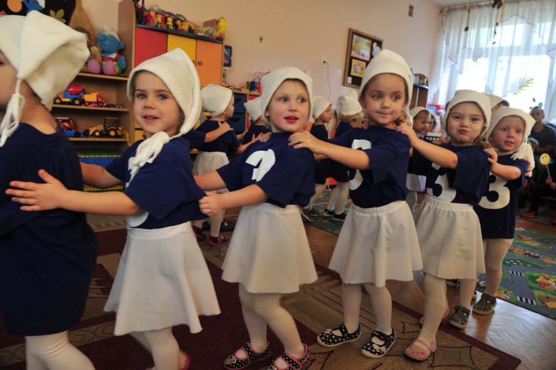 Smerfy z Przedszkola nr 3 w Oleśnicy pasowane na przedszkolaki