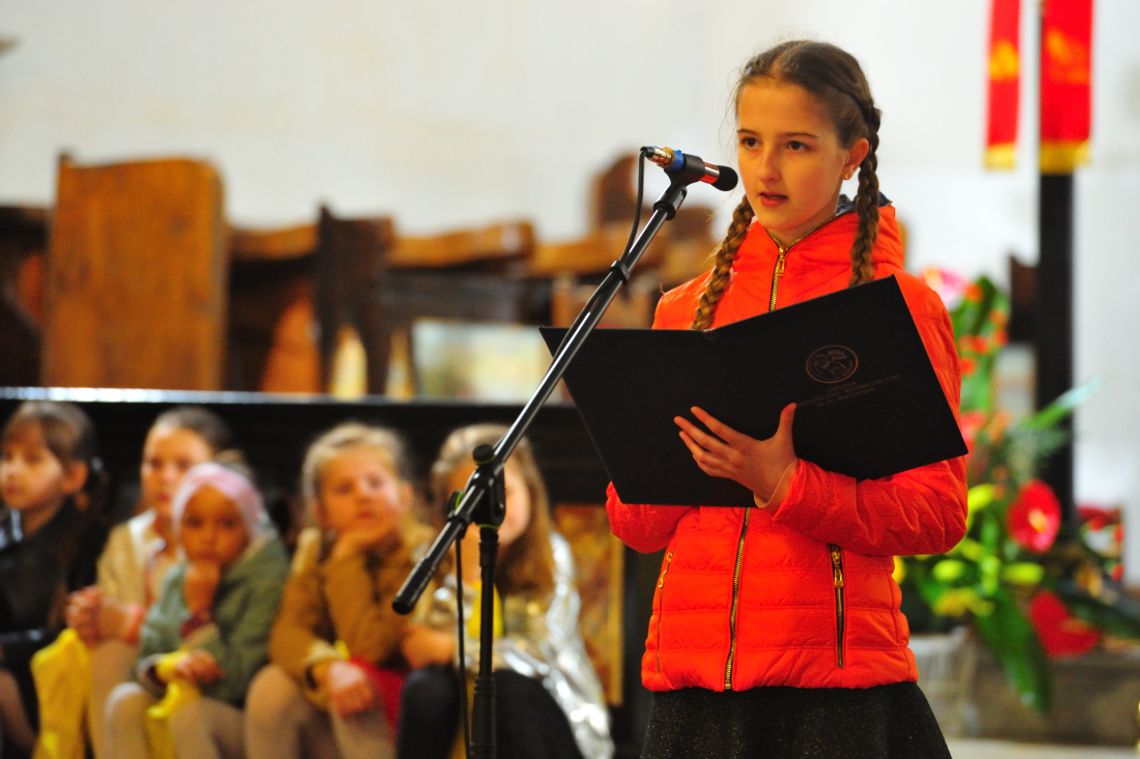 SP7 i PSM w Oleśnicy o św. Janie Pawle II w bazylice św. Jana
