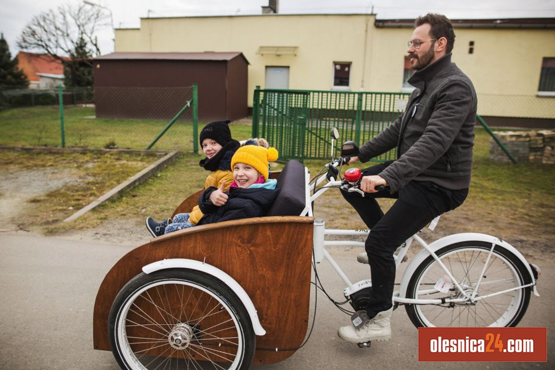 Spotkanie seniorów o rowerach i książkach
