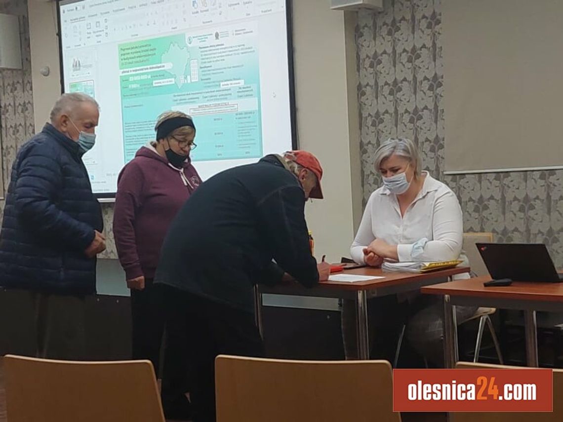 Spotkanie w Oleśnicy w sprawie dotacji z rządowego programu "Czyste Powietrze" Spotkanie w Oleśnicy w sprawie dotacji z rządowego programu "Czyste Powietrze"