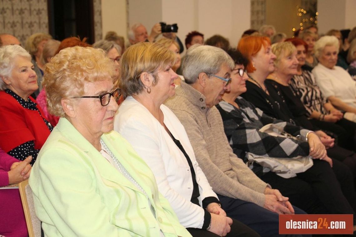 Spotkanie wigilijne Oleśnickiego Uniwersytetu III Wieku  (FOTO i WIDEO)