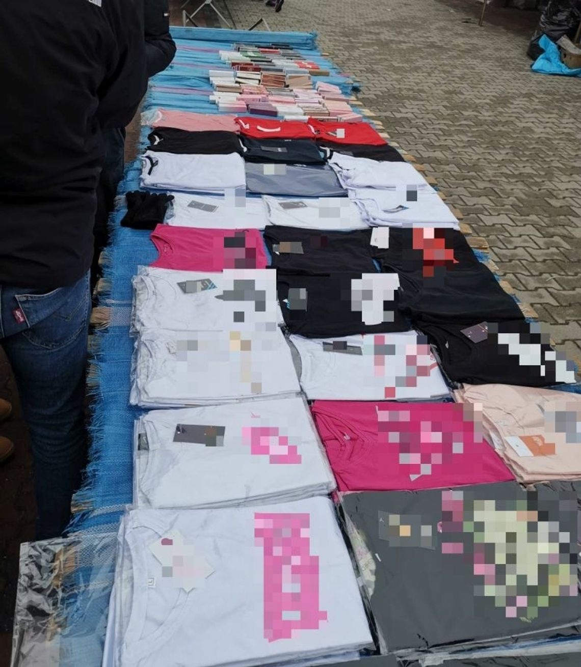 Sprzedawała odzież i perfumy z  podrobionymi znakami towarowymi znanych marek