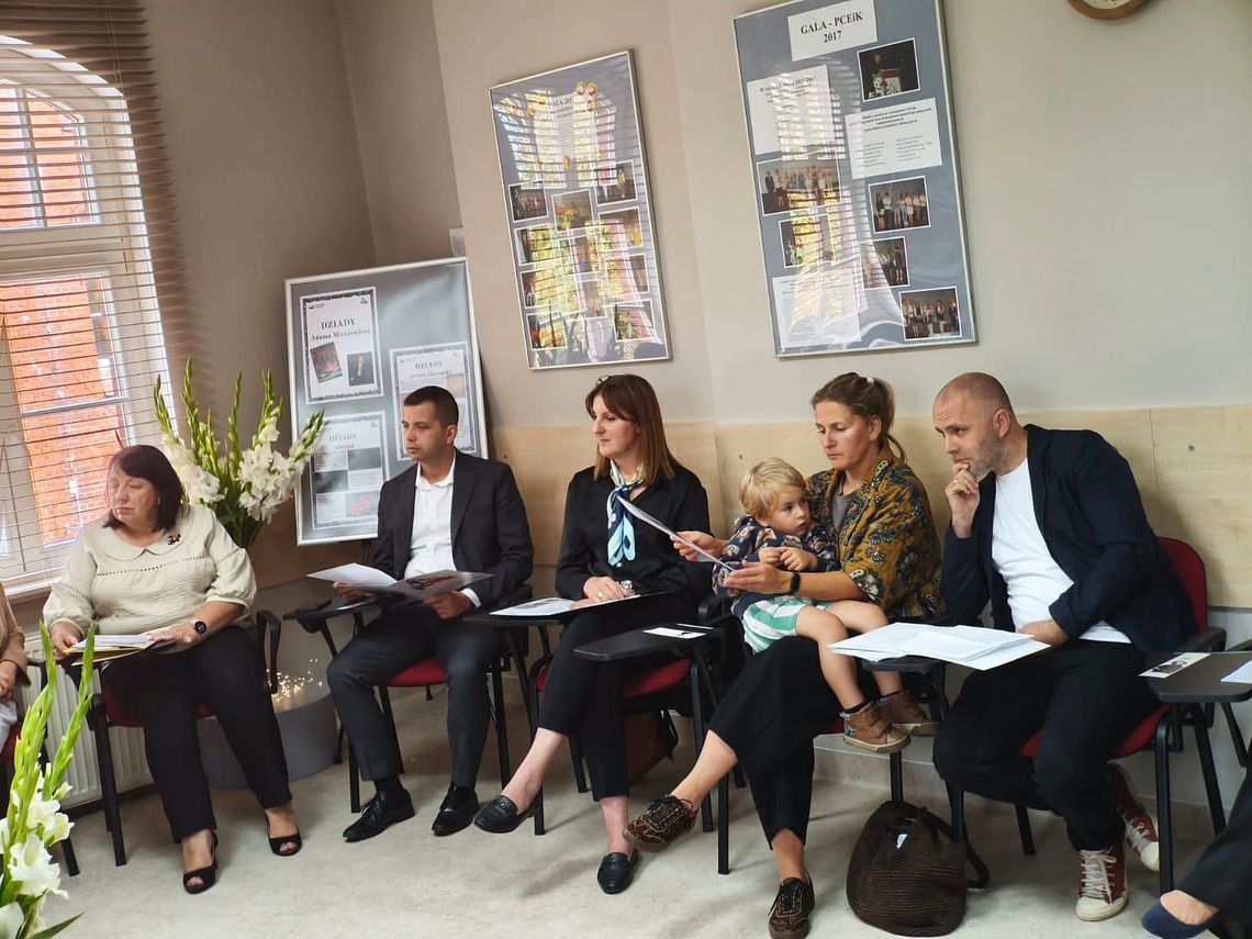Starosta i władze powiatu czytali „Dziady” Starosta i władze powiatu czytali „Dziady”
