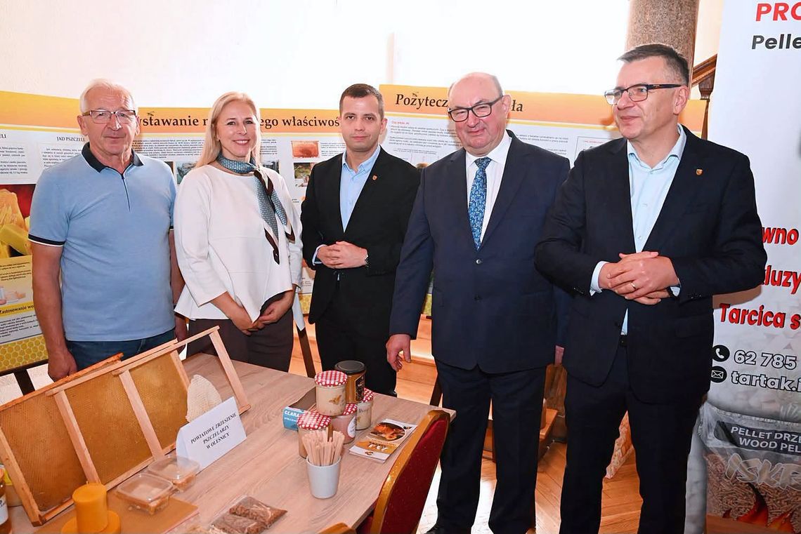 Starosta spotkał się z pszczelarzami. „To ludzie z ogromną pasją” Starosta spotkał się z pszczelarzami. „To ludzie z ogromną pasją”