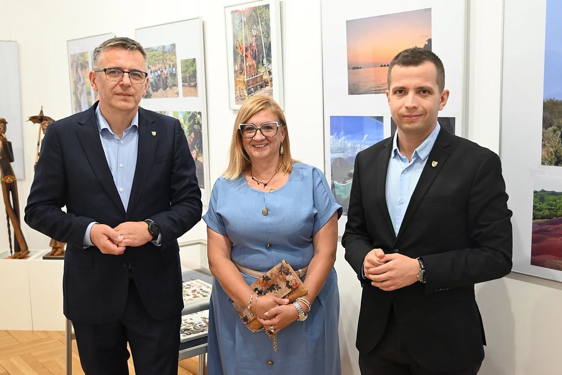 Starosta w Sycowie. Zobaczył wystawę, której autorka chce znów pojechać na Kubę Starosta w Sycowie. Zobaczył wystawę, której autorka chce znów pojechać na Kubę