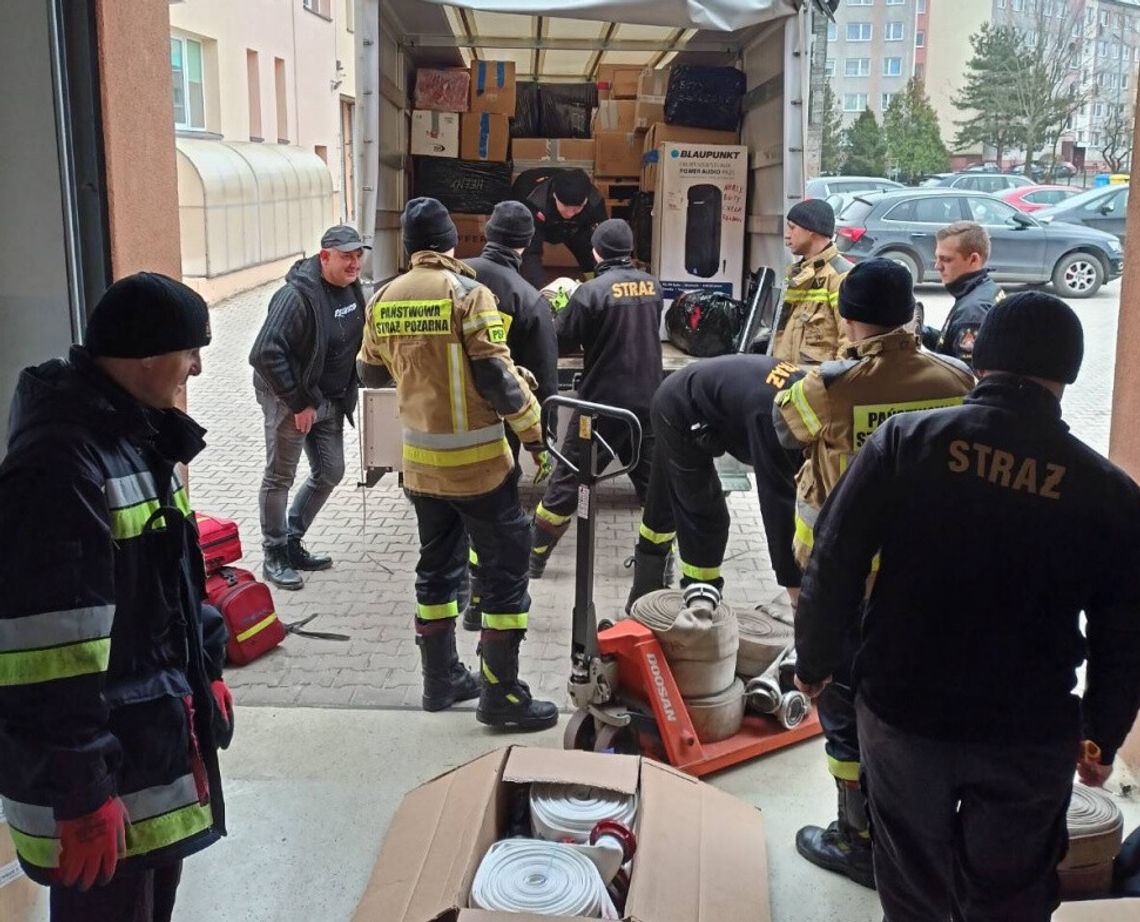 Strażacy z powiatu oleśnickiego pomagają swoim kolegom na Ukrainie