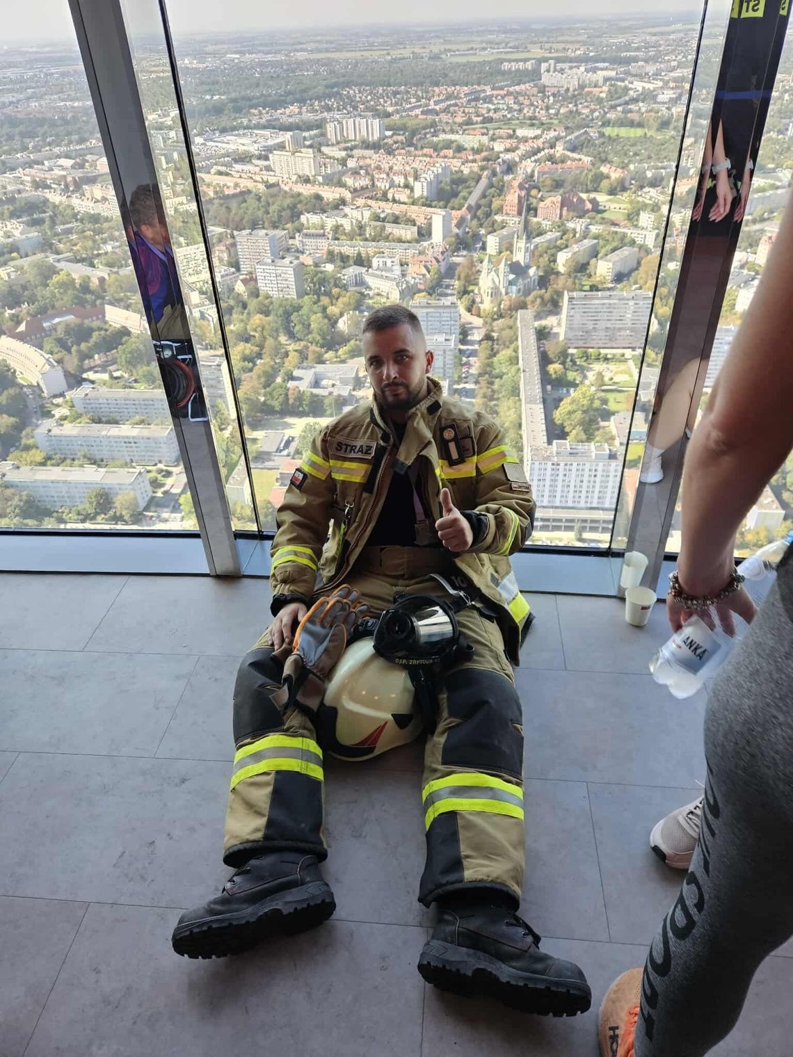 Strażak ze Zbytowej zdobył Sky Tower