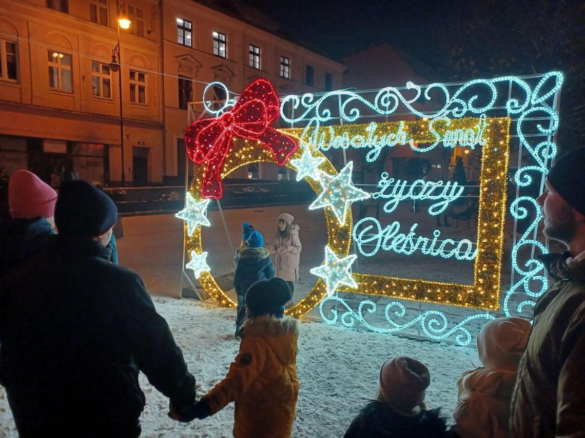 Świąteczna ramka zdobi oleśnicki Rynek