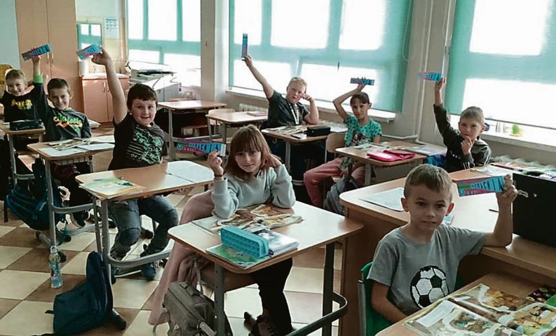 Świąteczne czytanie w Szkole Podstawowej w Międzyborzu Świąteczne czytanie w Szkole Podstawowej w Międzyborzu