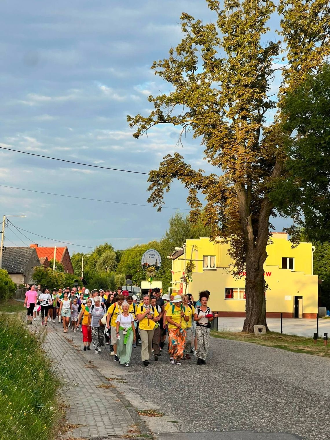 Drugi etap pielgrzymki Sycowskiej Grupy Żółto - Zielonej Pieszej w obiektywie Drugi etap pielgrzymki Sycowskiej Grupy Żółto - Zielonej Pieszej w obiektywie
