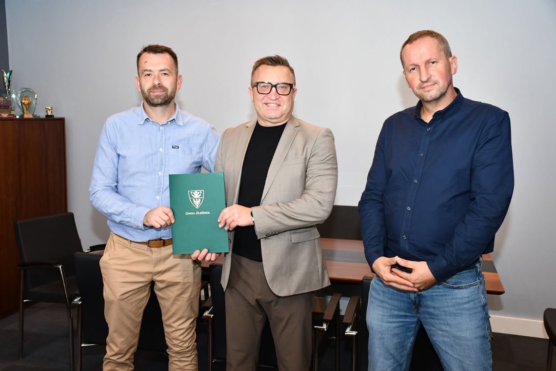 Sześć nowych boisk w gminie Oleśnica. Ruszyły przygotowania do inwestycji Sześć nowych boisk w gminie Oleśnica. Ruszyły przygotowania do inwestycji