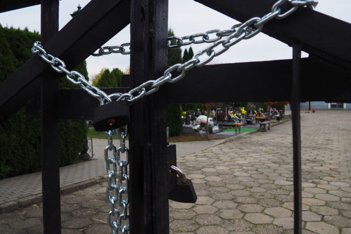 Szokujący widok oleśnickich cmentarzy w dniu Wszystkich Świętych