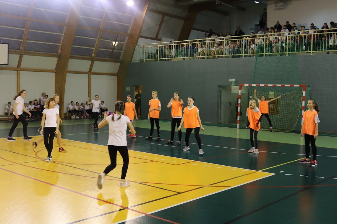 Tak grali w mikołajkowym turnieju futbolowym w Dobroszycach