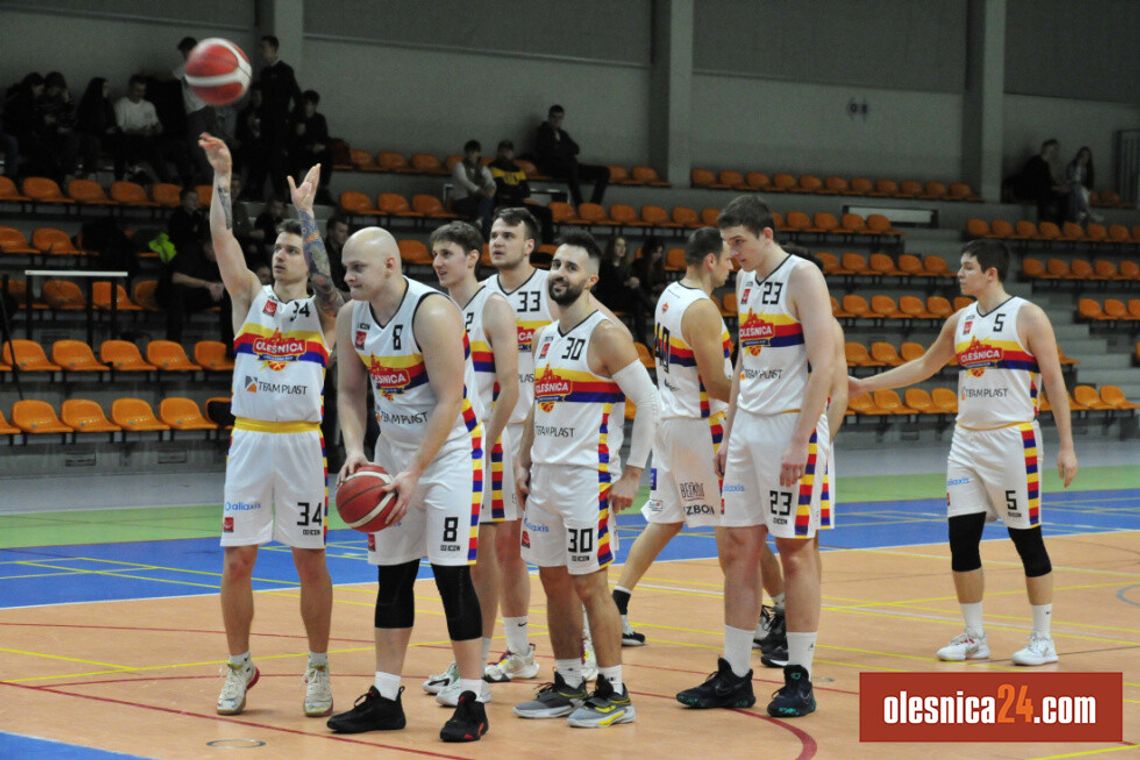 Team-Plast KK Oleśnica wygrywa we Wrocławiu
