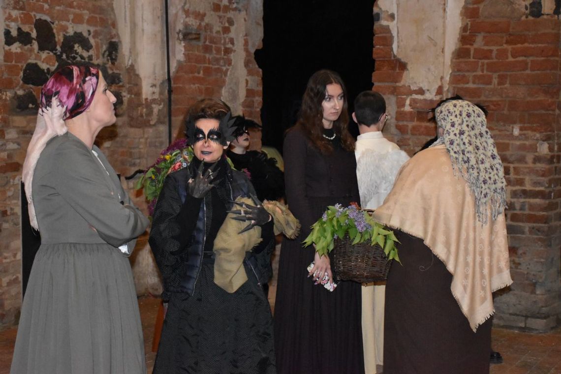 Teatr nocą w ruinach Teatr nocą w ruinach