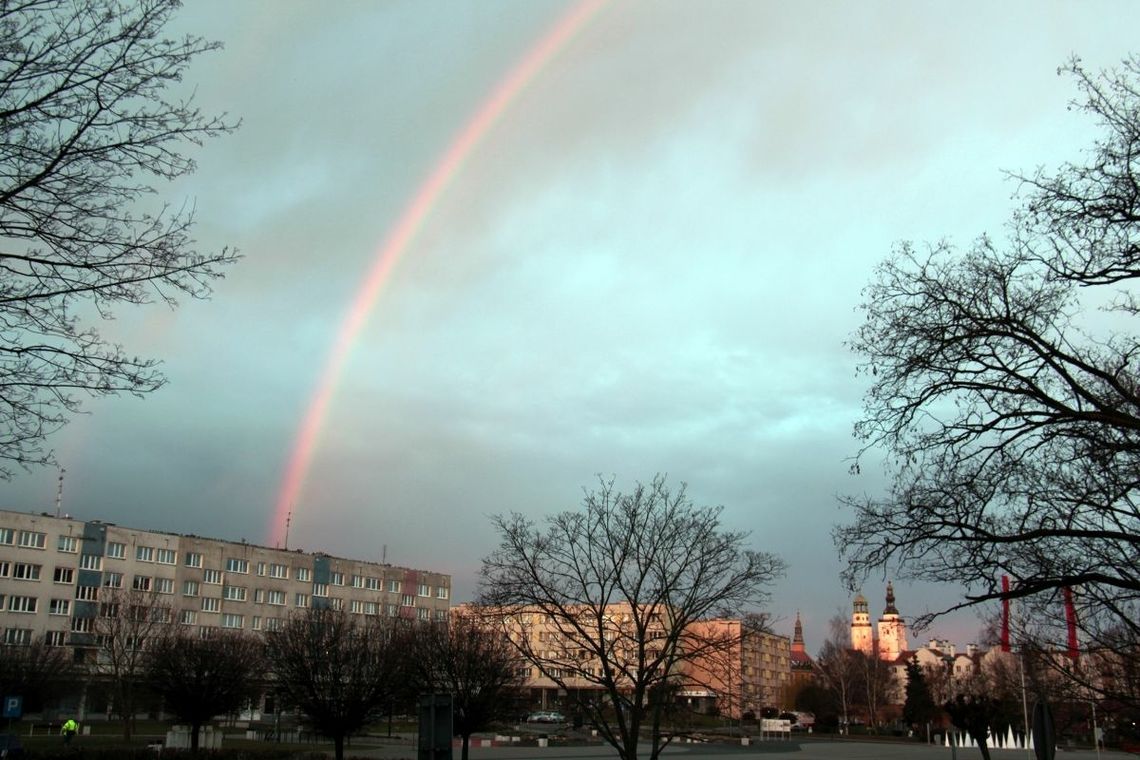 Tęcza nad Oleśnicą. Czy to oznaka wiosny?