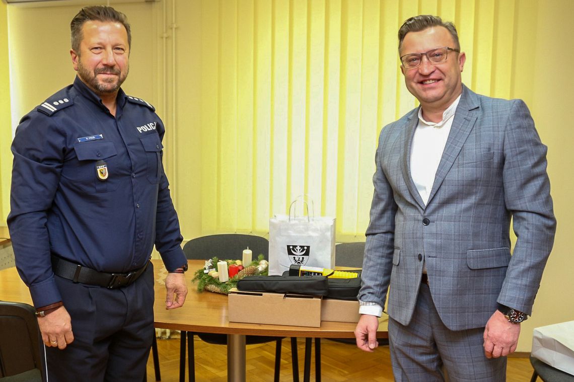 Testetry trzeźwości i inny sprzęt od gminy dla policji