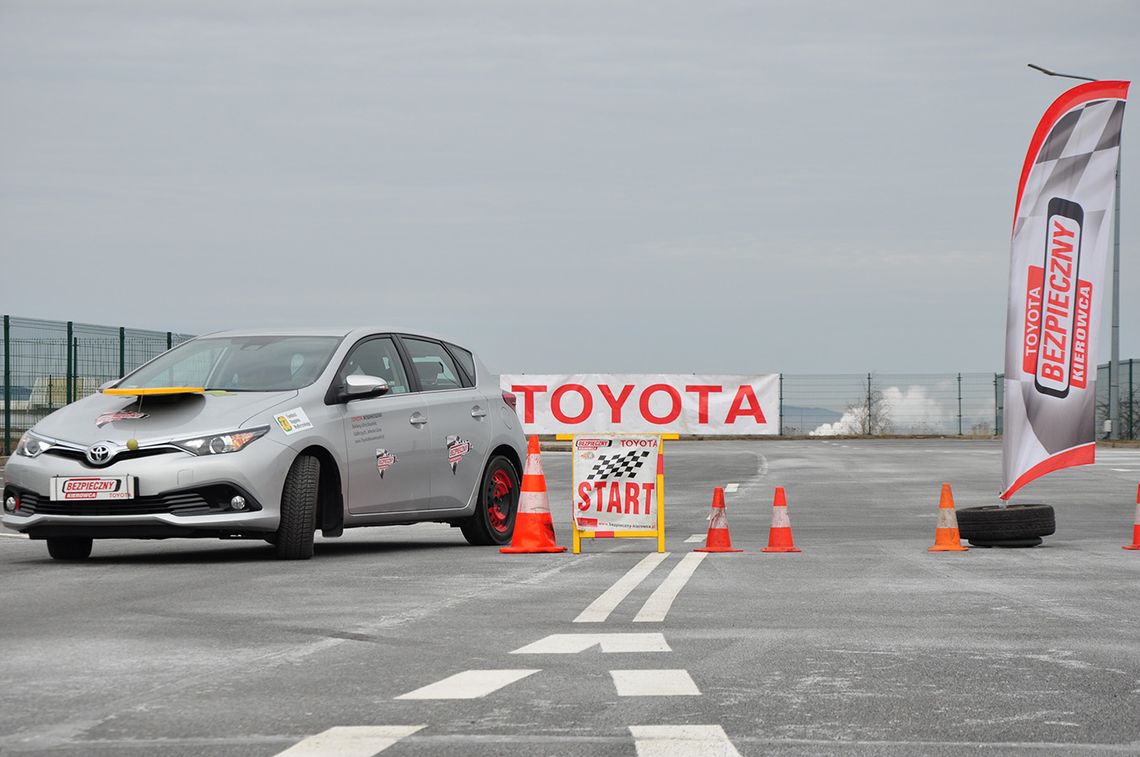 Toyota i Akademia Bezpiecznej Jazdy poprowadzą bezpłatne szkolenia z ekojazdy  w Jelczu-Laskowicach