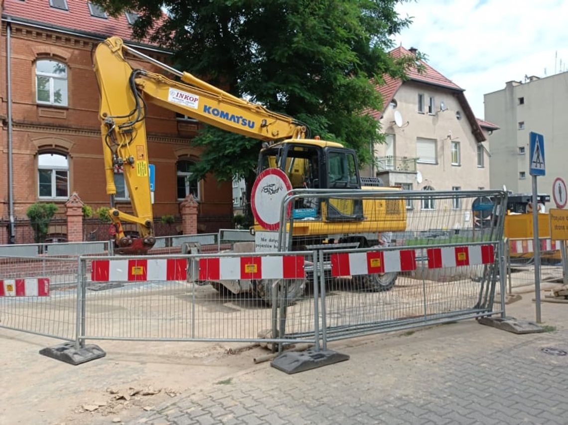 Trwa remont chodnika i miejsc postojowych na Hallera w Oleśnicy
