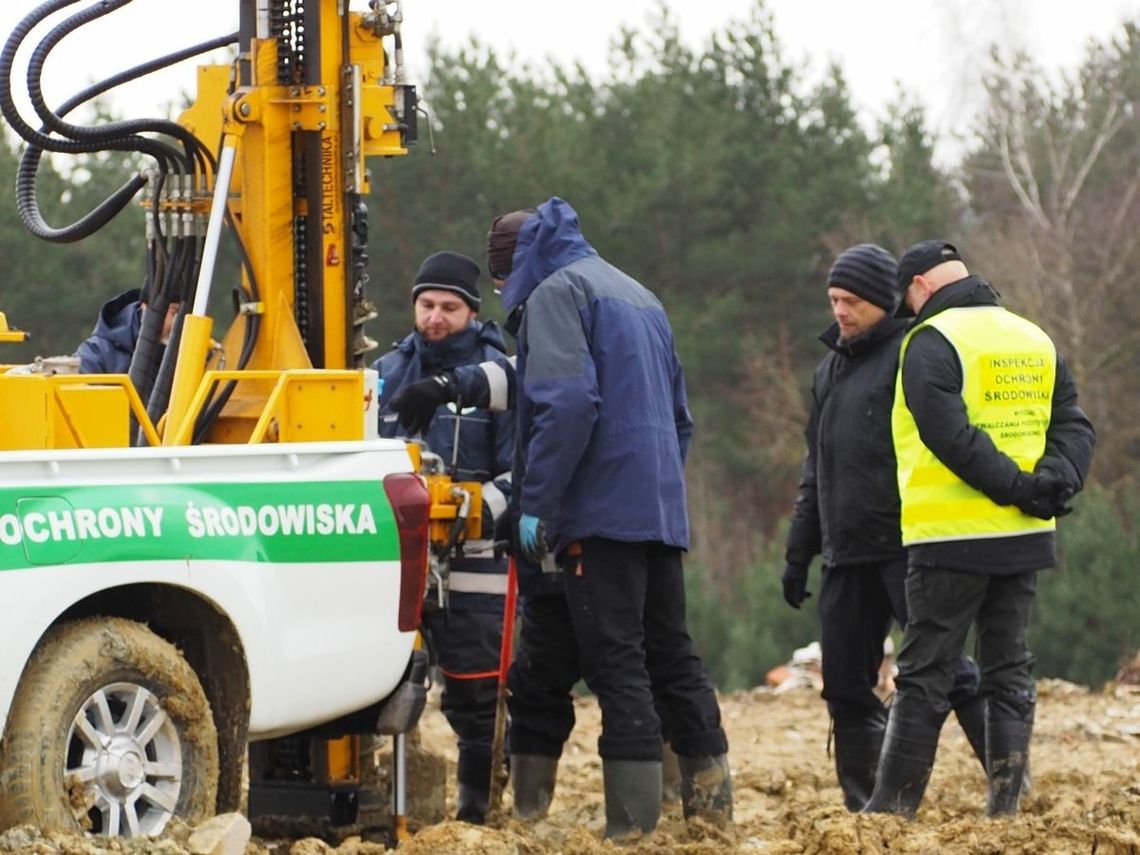 Tu są tony odpadów, nielegalnie składowanych