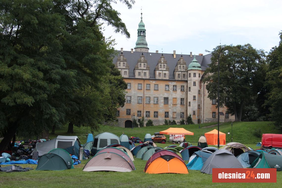 Tysiąc pielgrzymów ruszyło na Jasną Górę. Jutro dotrą do Oleśnicy Tysiąc pielgrzymów ruszyło na Jasną Górę. Jutro dotrą do Oleśnicy