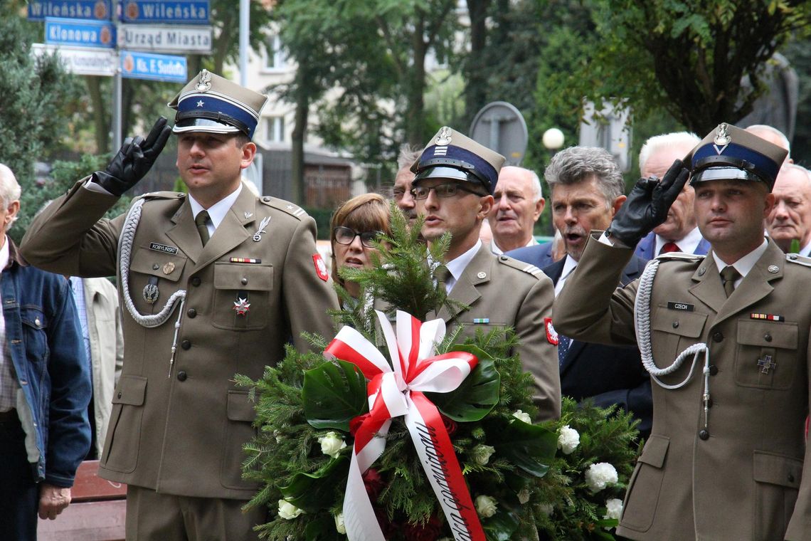 Uczcili pamięć ofiar i bohaterów wojny