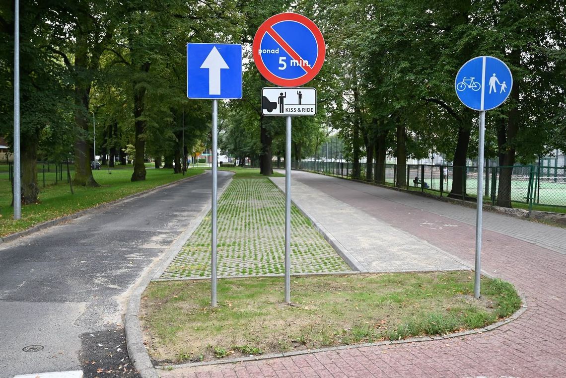 Uczeń miał pomysł, samorządy go zrealizowały. Nowa zatoczka przy SP3 już gotowa!