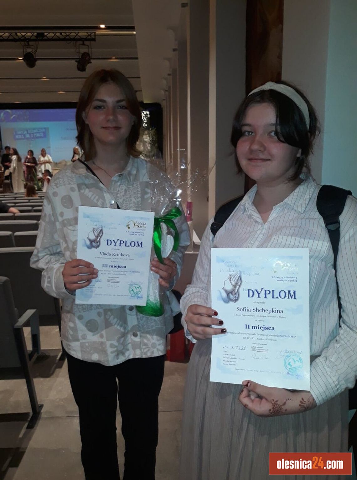 Uczennice SP1 Oleśnica  zostały laureatkami Konkursu Plastycznego Międzynarodowego Festiwalu Sancta Maria w Częstochowie.